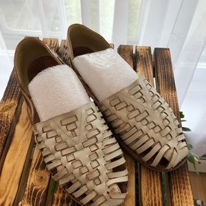 🌿 Toms leather woven sandals size 9